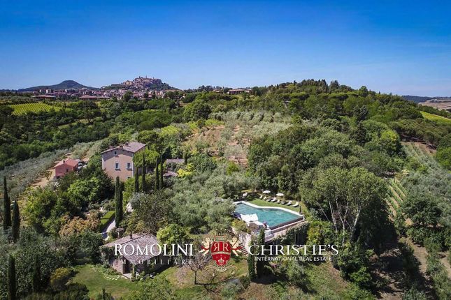 Thumbnail Villa for sale in Montepulciano, 53045, Italy