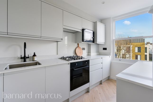 Flat 2, 38, Shepherds Bush Road, London photo 4