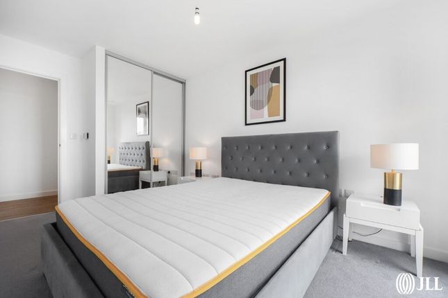 Flat to rent in Highland Street, London