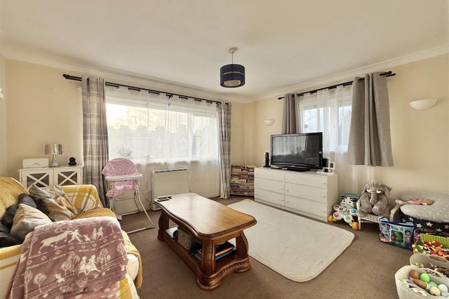 7 Clennon Court, Castor Road, Brixham photo 2