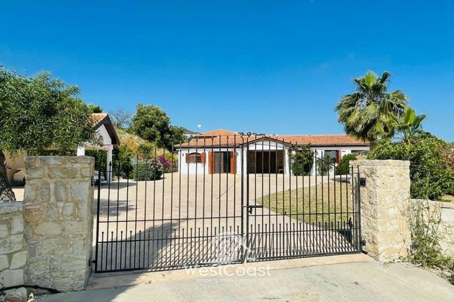 Thumbnail Bungalow for sale in Armou, Paphos, Cyprus