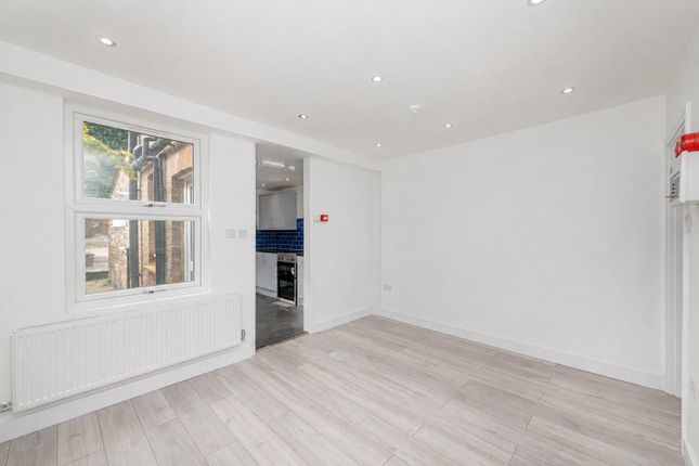 Room 1, 133, West End Road, High Wycombe photo 4