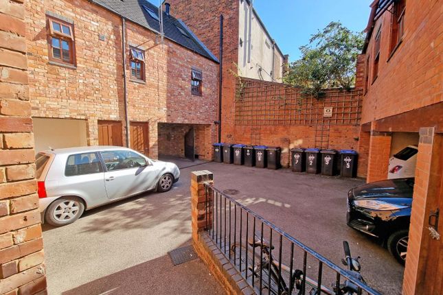 2, Drury Court, Rugby photo 2