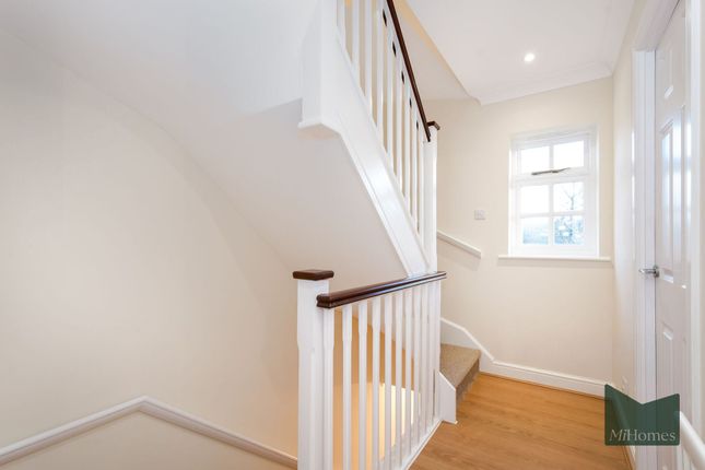 9 Anderson Close, London photo 4