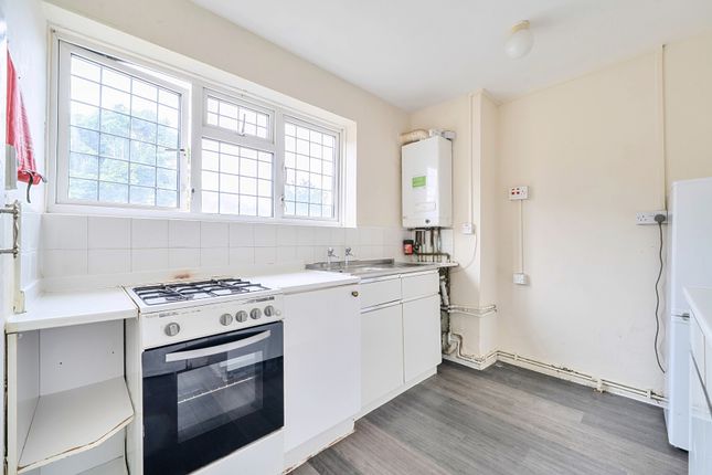40, Pipers Green, London photo 4