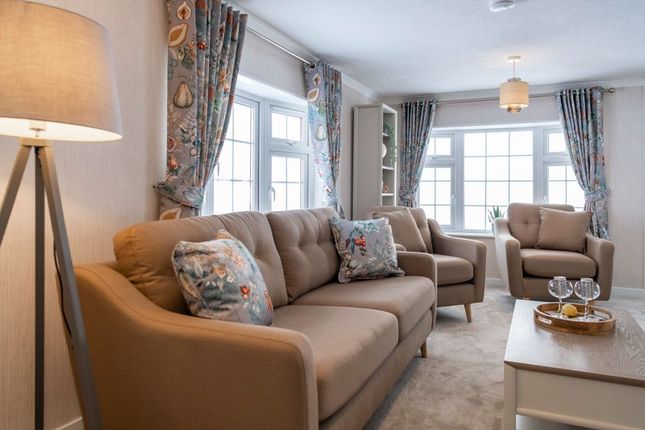14, Burnt Oak Lane, Newdigate photo 4
