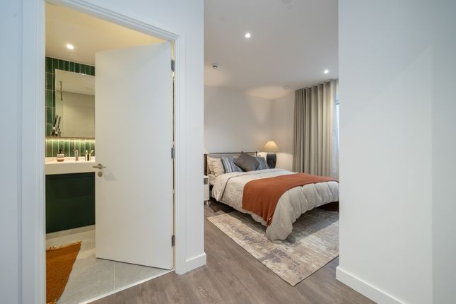 1084, The Maple, 10, Aviator Drive, London photo 4