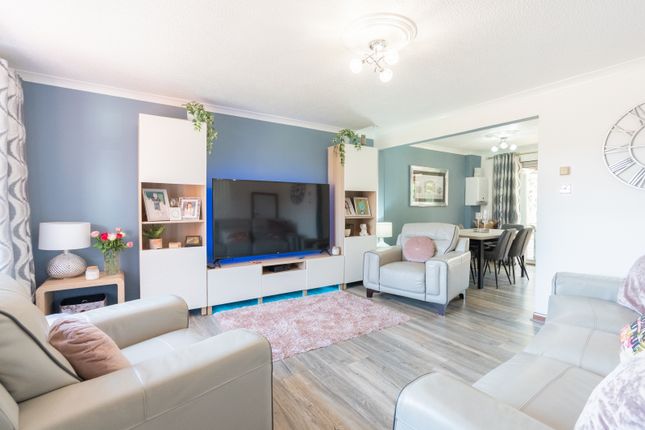 8 Lysa Vale Place, Bellshill photo 3