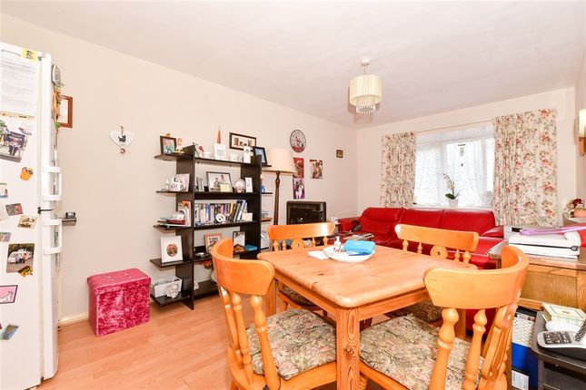 Lesley Place Buckland Hill, Maidstone photo 4