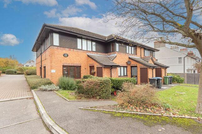 Thumbnail Flat for sale in Carman Court, Tring