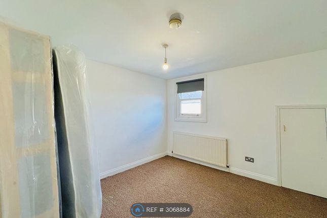 Flat, A Mitcham Road, London photo 3
