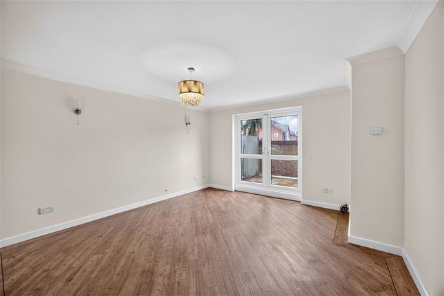 Regents Court, Havant photo 3