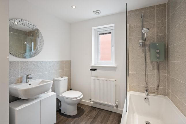 22, Mickel Crescent, Whitburn photo 4