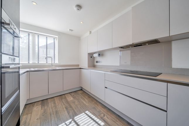 2E,, Bruce Grove, Orpington photo 2