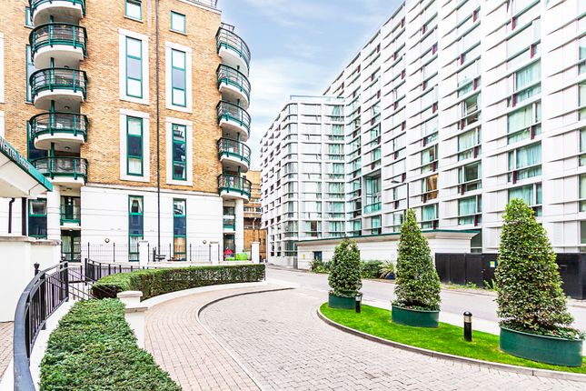 Flat to rent in Warren House, Beckford Close, London