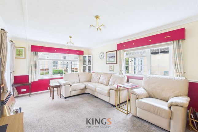 20 The Firs Park Woodside Lane, Hatfield photo 2