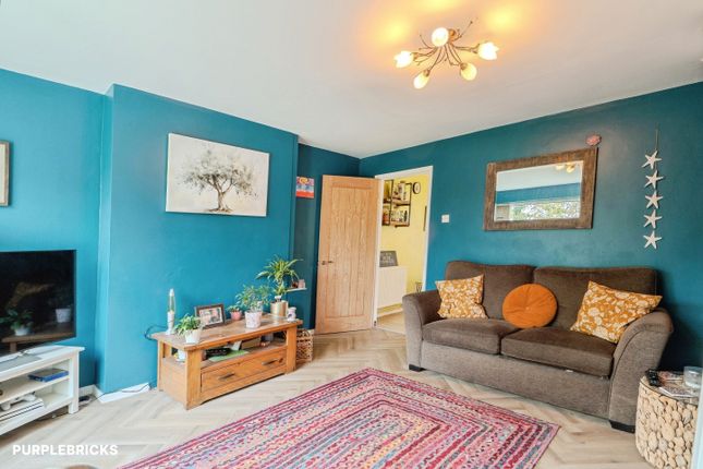 2-bed terraced on Lanes Close, Loughborough, £190,000