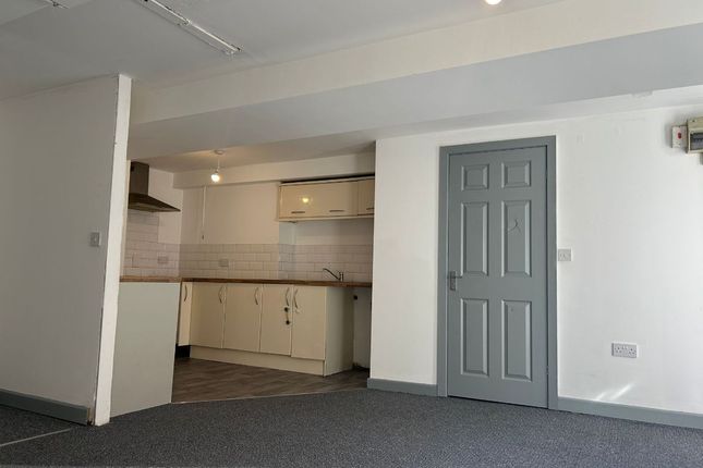 5G Market Street, Heckmondwike photo 5