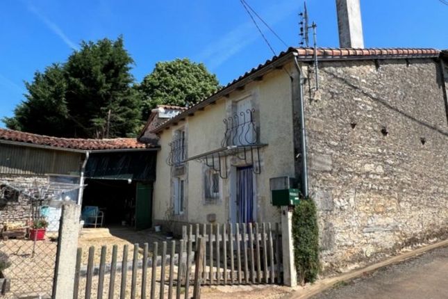 Cottage for sale in Pougne, Poitou-Charentes, 16700, France