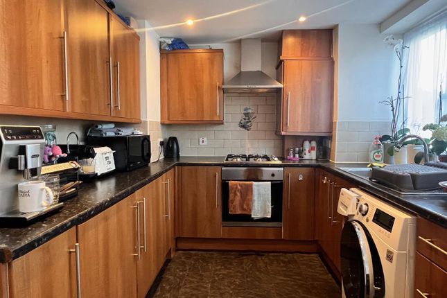 7 Roding Lodge, Royston Gardens, Ilford photo 2