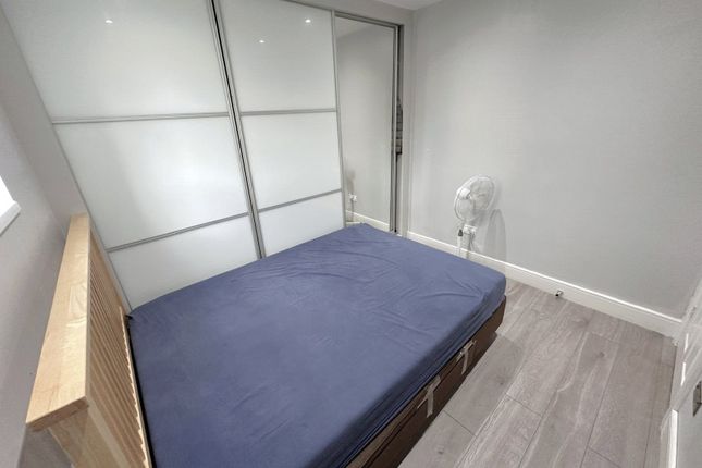 13A, Gledwood Avenue, Greater London photo 5