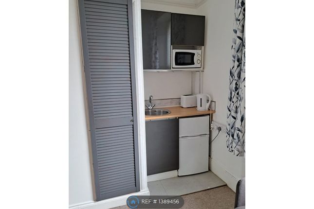 Studio Apartment, Avenue Road, Torquay photo 3