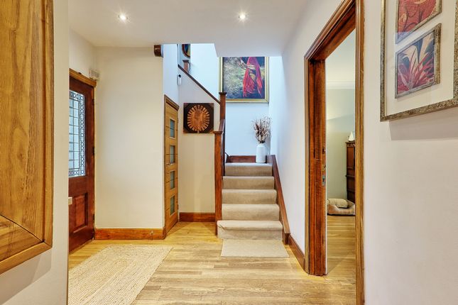 12, Nelmes Crescent, Hornchurch photo 2