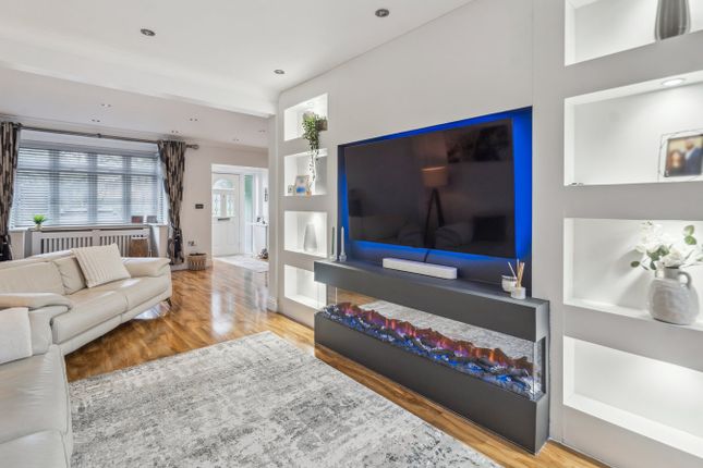 52, Langley Park Road, Iver photo 4