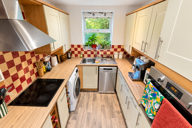 Flat 6 Gardenhurst, Leeds photo 2