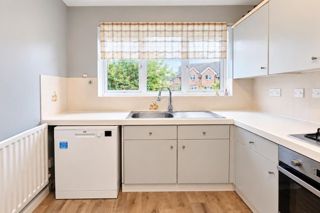 Chiltern Close, Worcester Park photo 4
