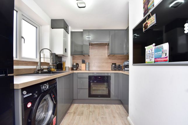 94, Wadsworth Drive, Sheffield photo 4