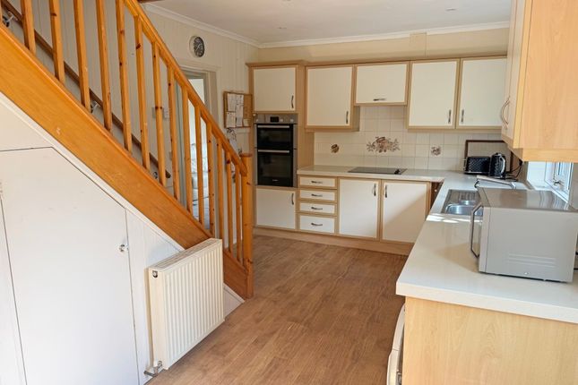 Broomfields, Courtlands Road, Uckfield photo 4