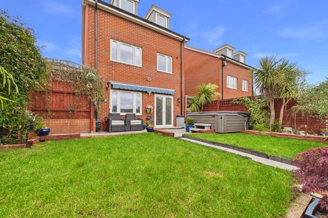 8 Oakthorpe, Peterborough photo 4