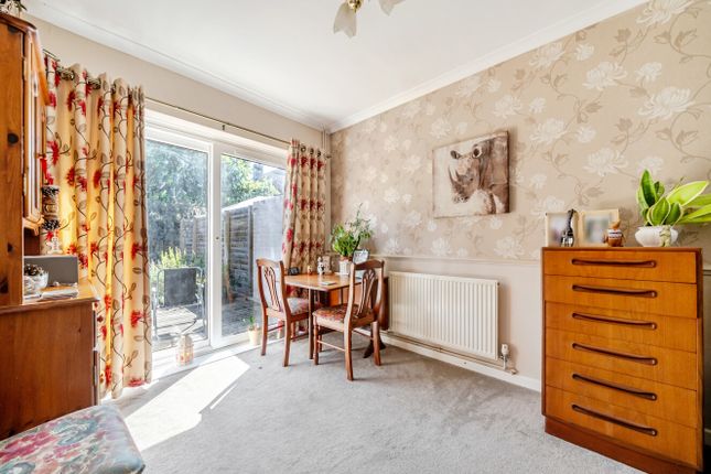 133, Lime Grove, Surrey photo 3