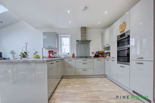 2 Colliers Close, Derbyshire photo 3