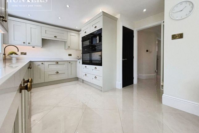 32, Oaks Wood Drive, Barnsley photo 4