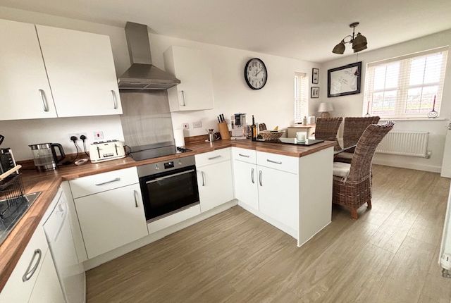 5 Townsend Drive, Selsey photo 4