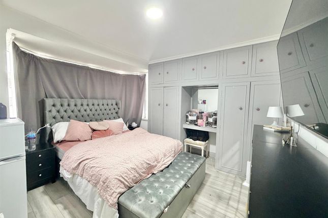 2, Shaldon Road, Edgware photo 4