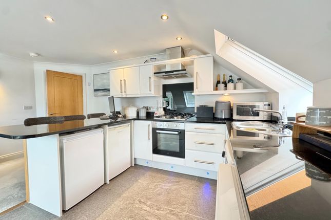 Flat 2, 69 Locks Road, Locks Heath, Southampton photo 4