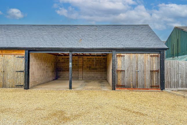 8 Yeabridge Court, Yeabridge, Somerset photo 2