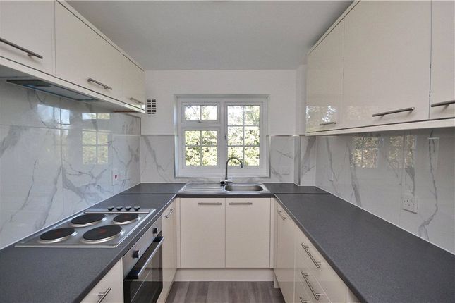 9, Freshborough Court, Guildford photo 4