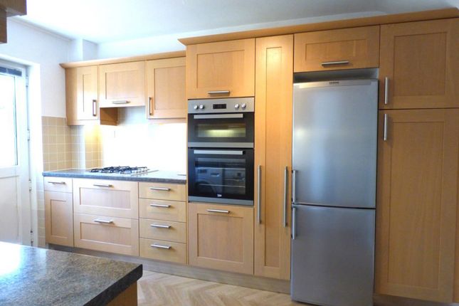 5, The Paddocks, Leatherhead photo 2