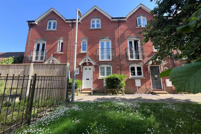 4-bed house on 36, Oake Woods, Gillingham, £245,000