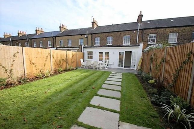 67 The Burroughs, London photo 4