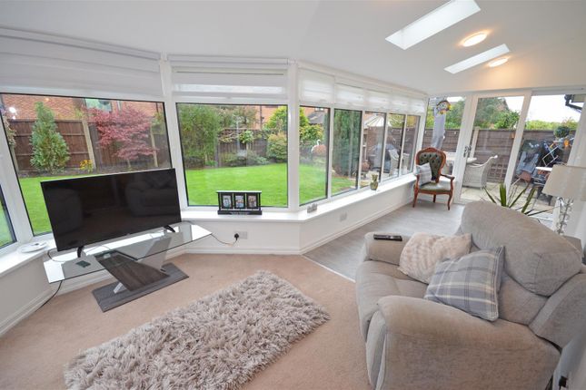 6, Dovebrook Close, Stalybridge photo 3