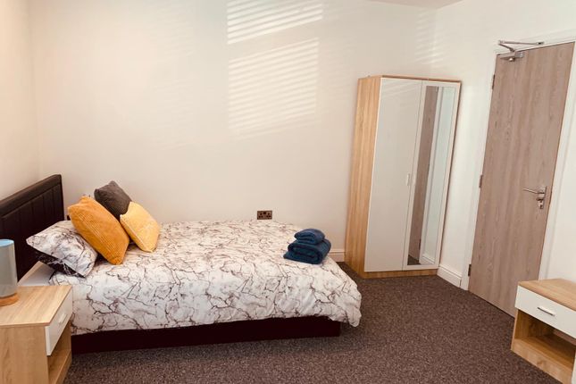 Thumbnail Room to rent in Belgrave Avenue, Watford