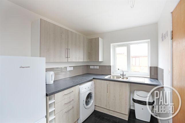 Flat to rent in Maidstone Road, Lowestoft
