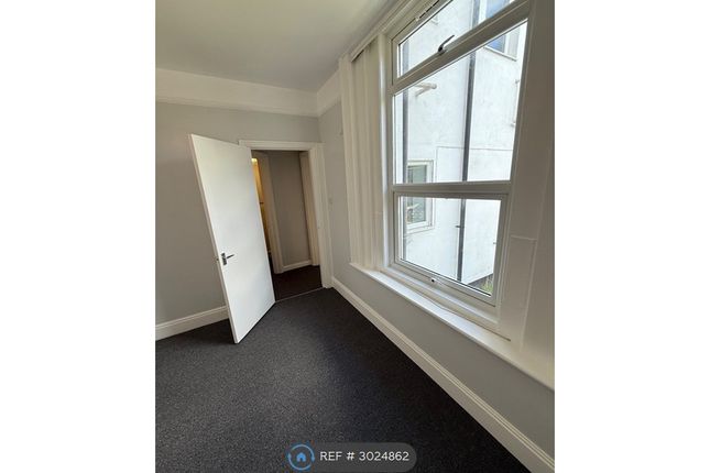 Flat, Lawn Road Portswood, Southampton photo 2