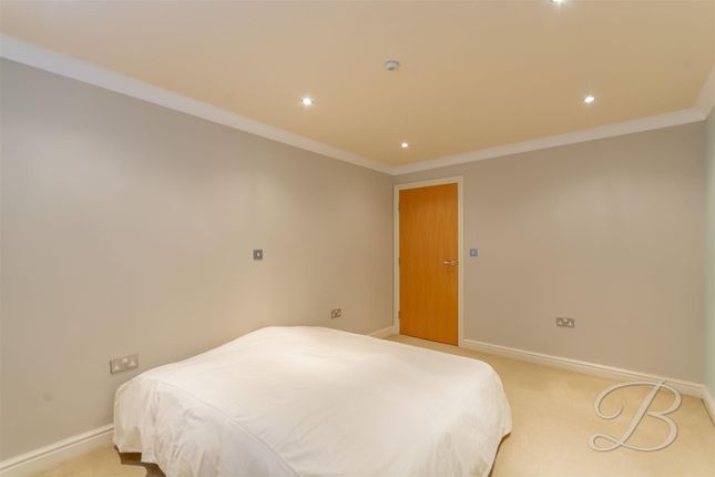 Flat for sale in Berry Hill Lane, Mansfield