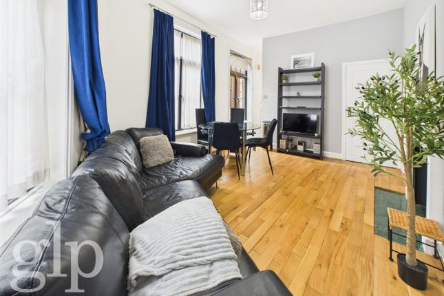 Flat A, 8B Lamb's Conduit Passage, Greater London photo 4